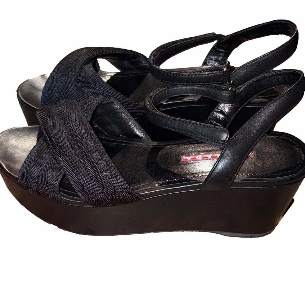 Prada chic black